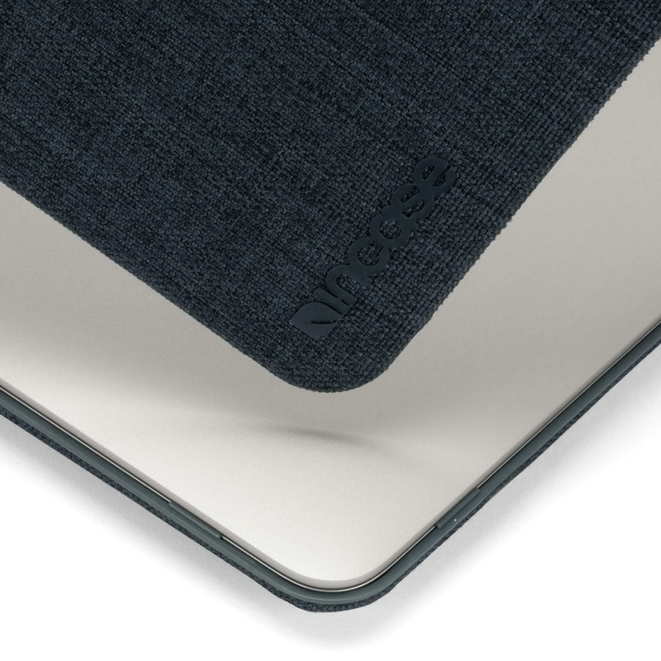 Incase Textured Hardshell with Woolenex for MacBook Pro 13"