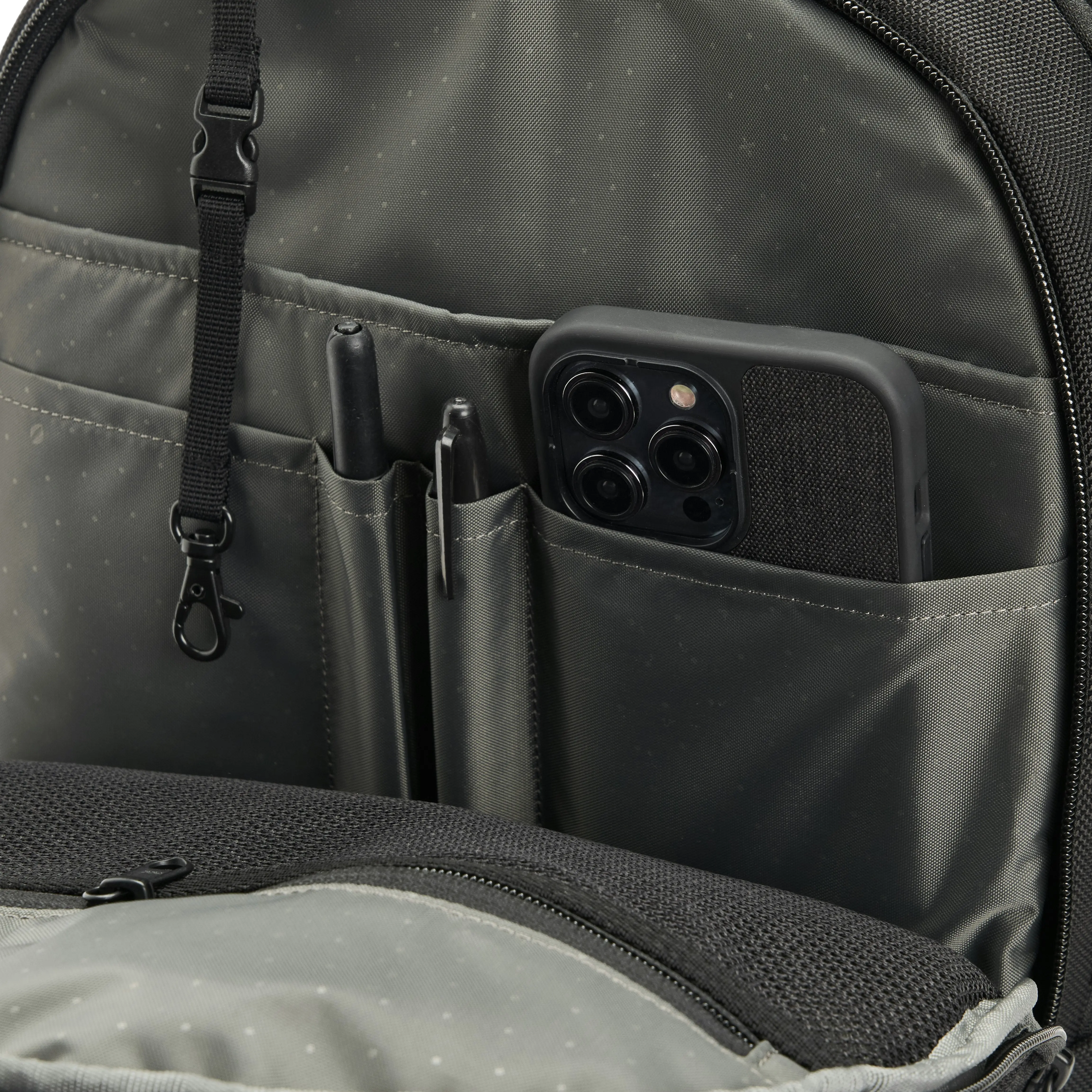 Incase Tracks Backpack - 25L - Incase