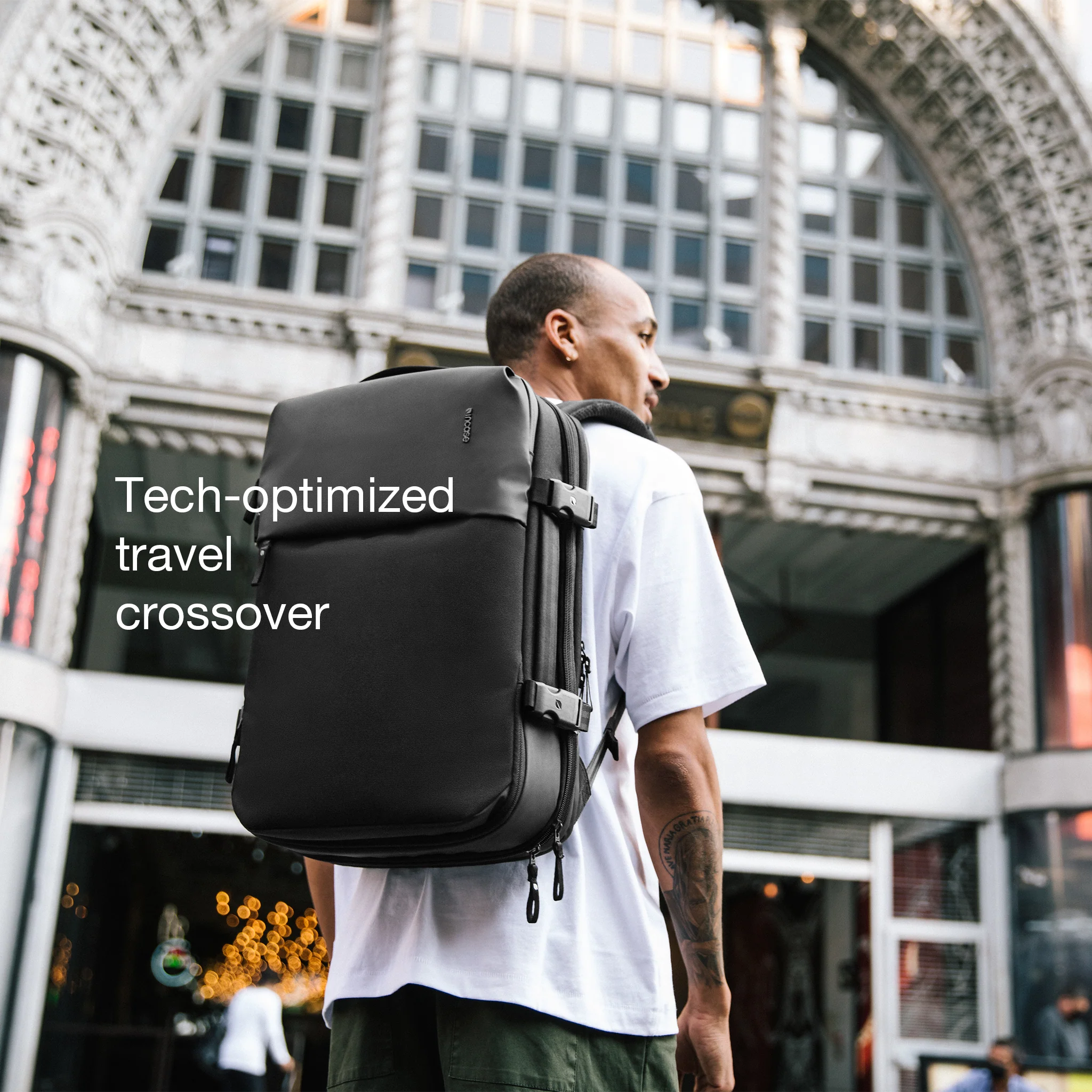 Incase A.R.C. Travel Pack - 21 to 38L