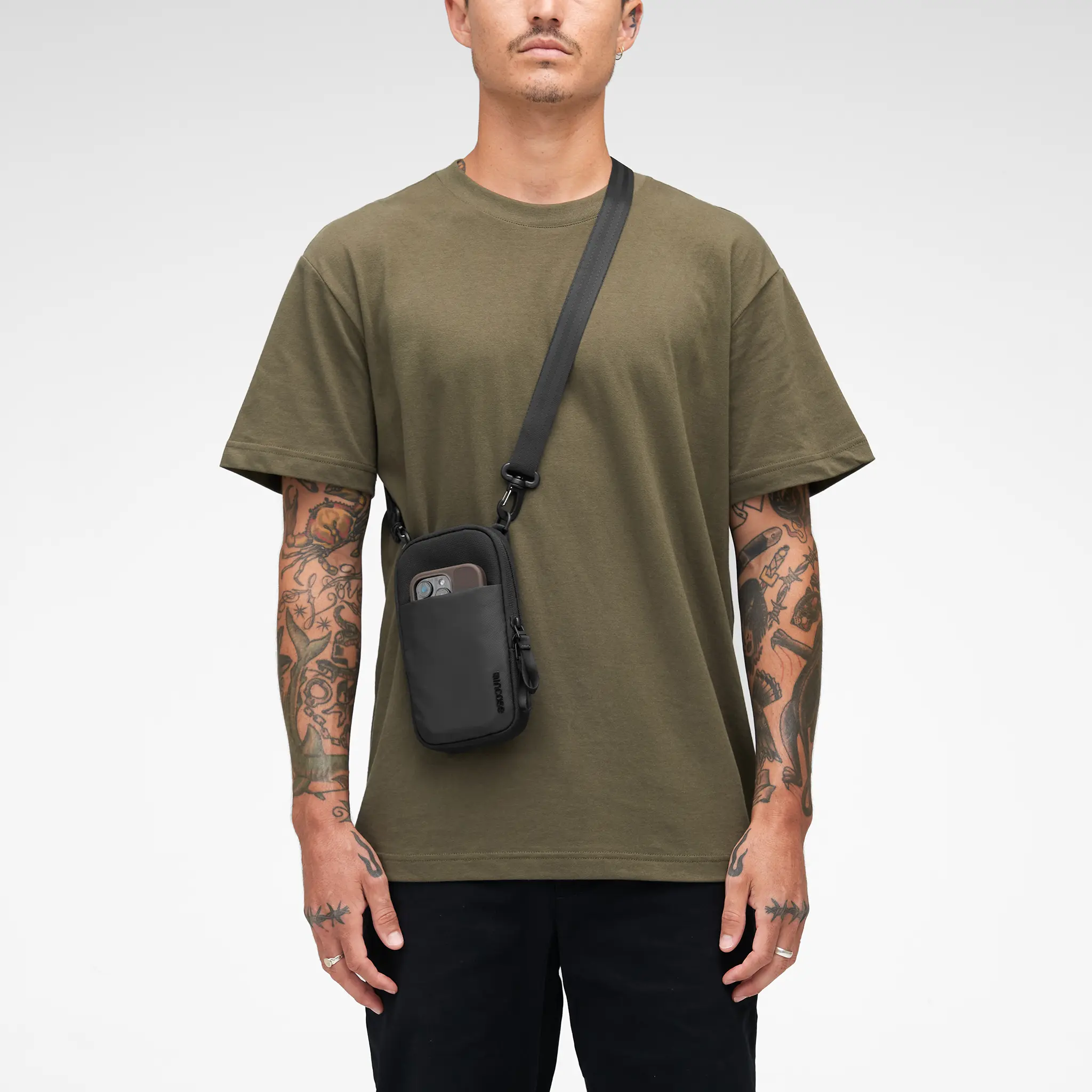Incase A.R.C. Small Crossbody Bag 11 Incase A.R.C. Small Crossbody Bag