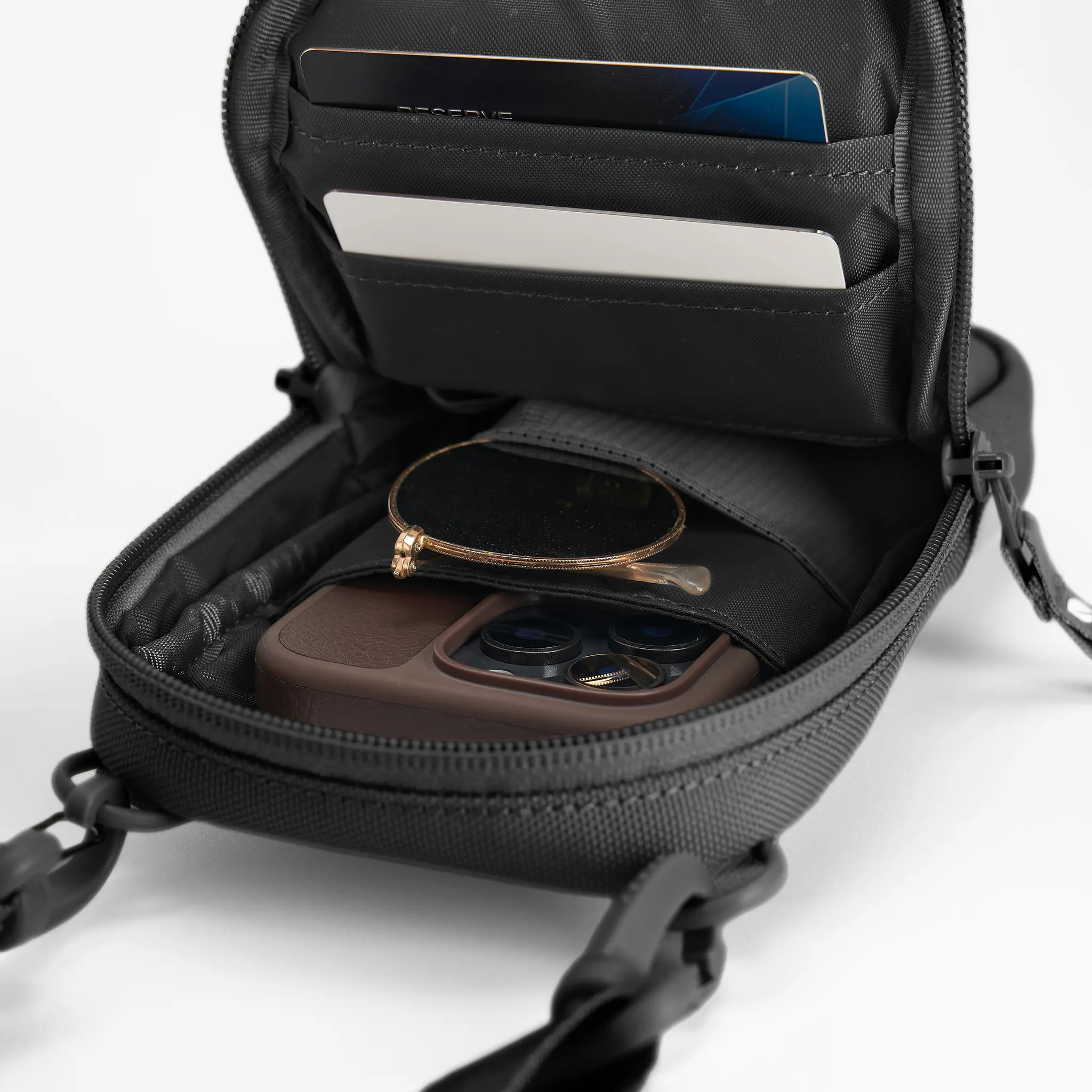 Incase A.R.C. Small Crossbody Bag 13 Incase A.R.C. Small Crossbody Bag