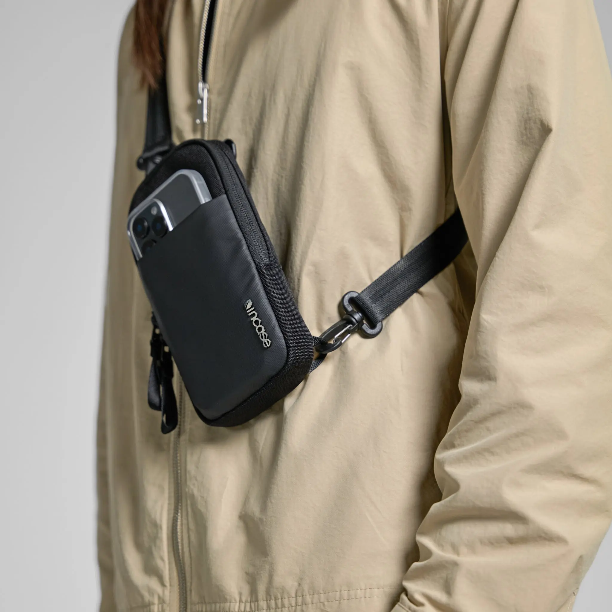 Incase A.R.C. Small Crossbody Bag 17 Incase A.R.C. Small Crossbody Bag