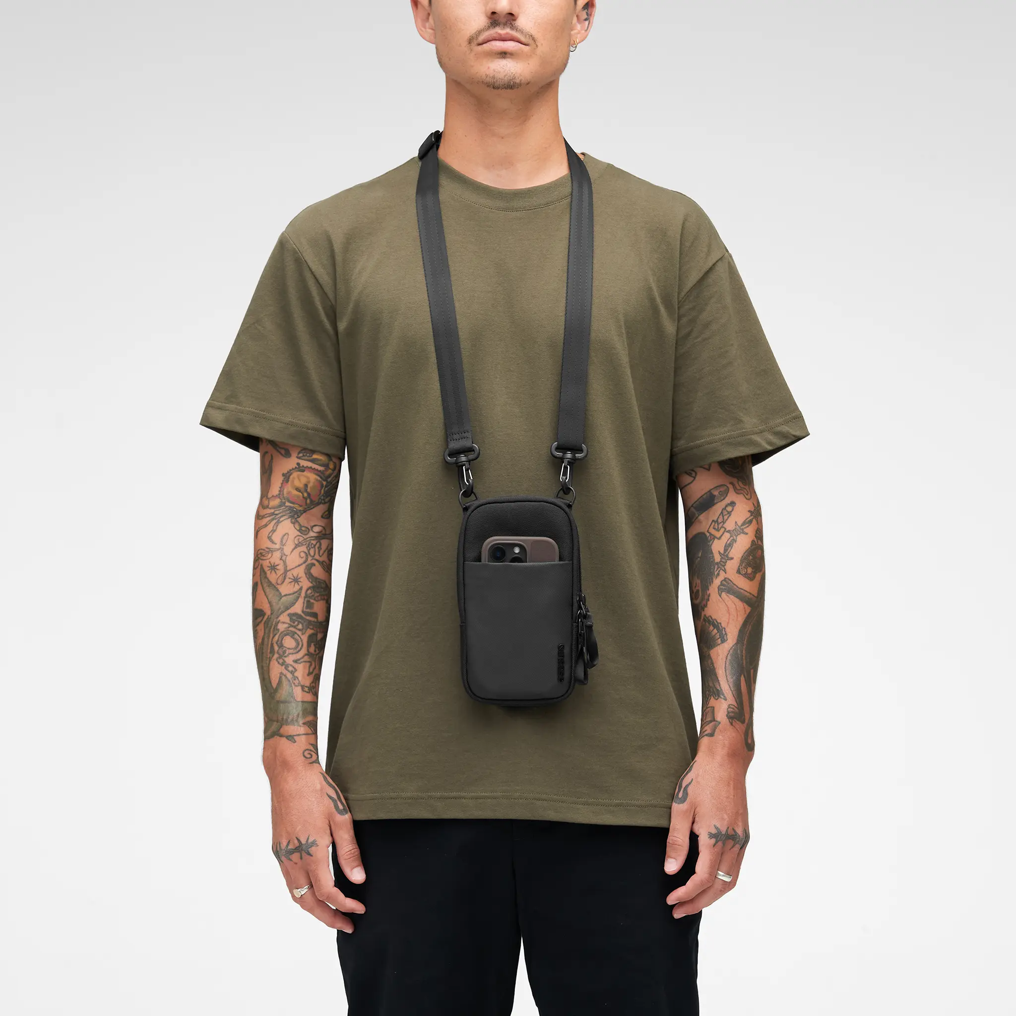 Incase A.R.C. Small Crossbody Bag 18 Incase A.R.C. Small Crossbody Bag