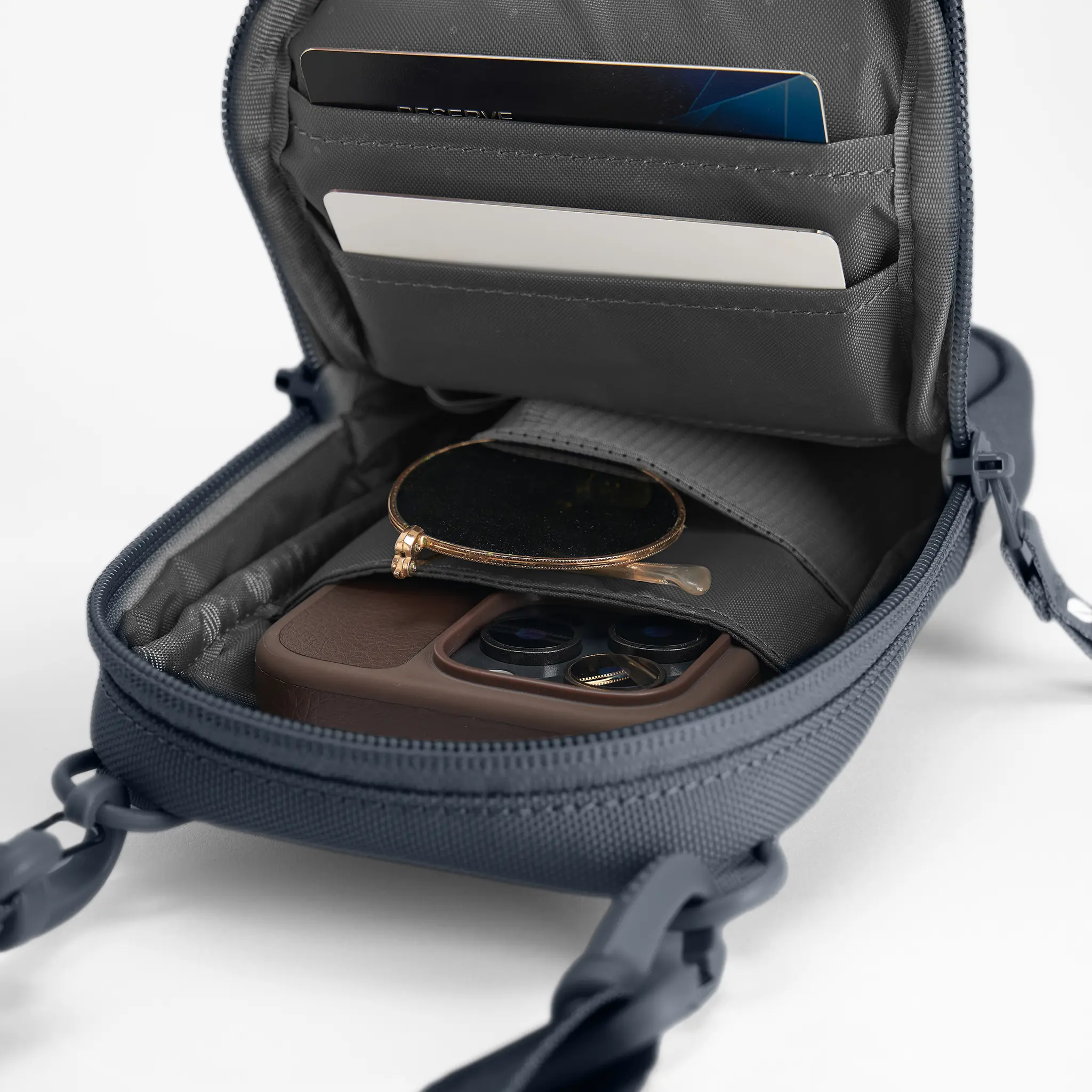 Incase A.R.C. Small Crossbody Bag 4 Incase A.R.C. Small Crossbody Bag