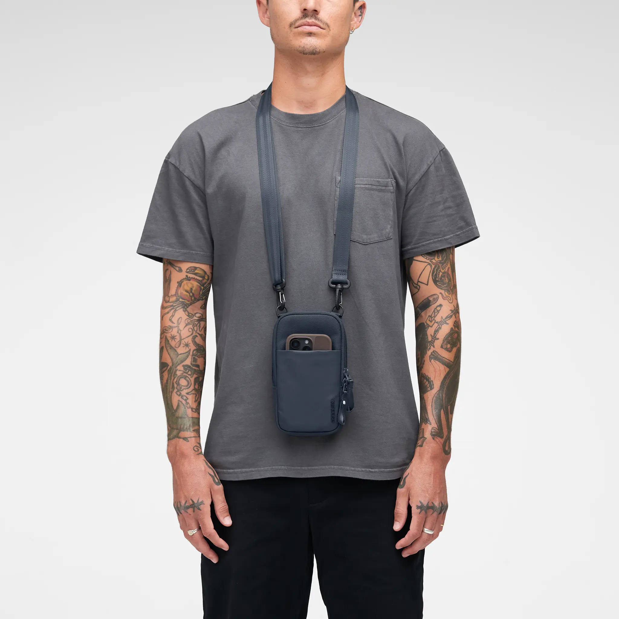 Incase A.R.C. Small Crossbody Bag 7 Incase A.R.C. Small Crossbody Bag