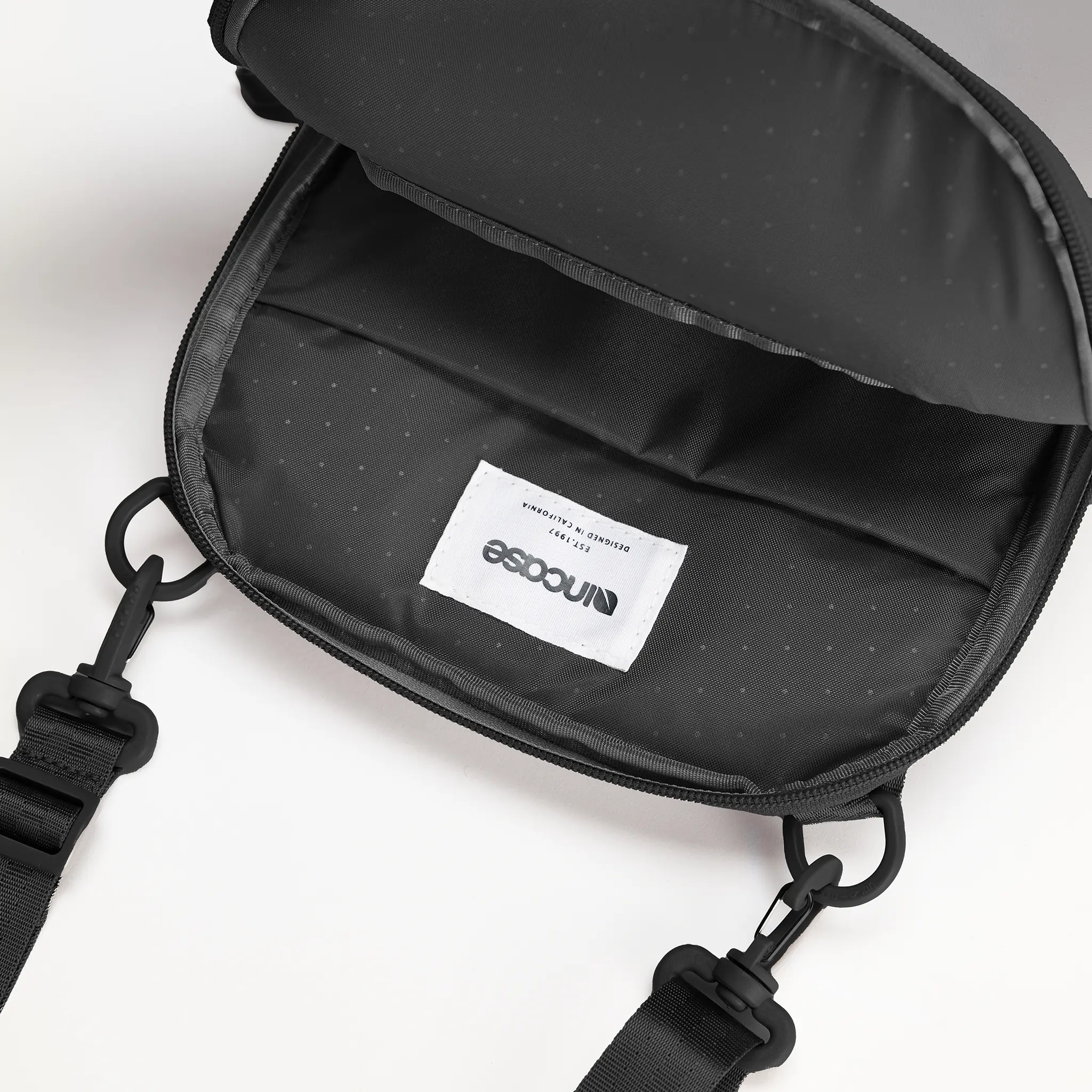 Incase A.R.C. Crossbody Bag 17 Incase A.R.C. Crossbody Bag