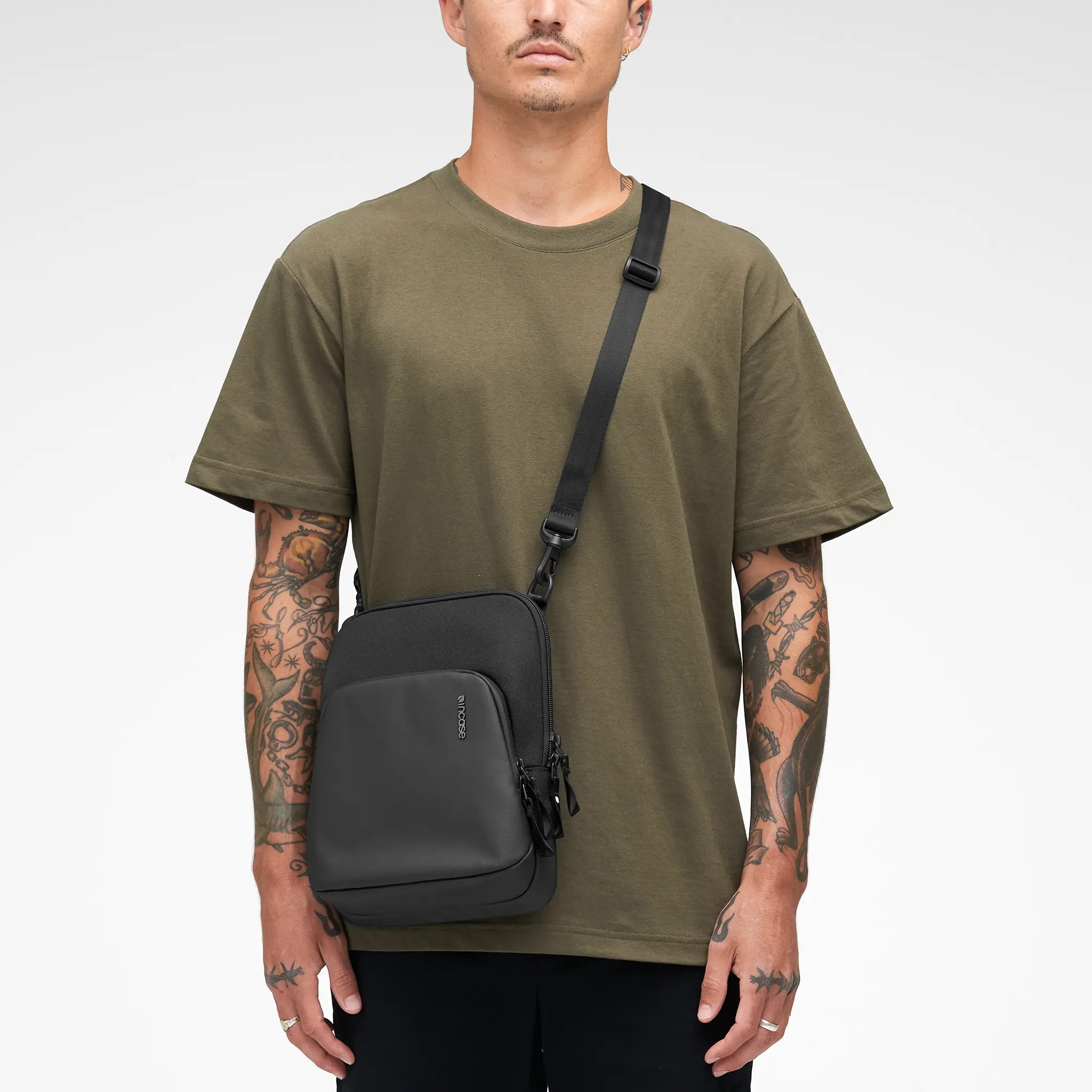 Incase A.R.C. Crossbody Bag 18 Incase A.R.C. Crossbody Bag