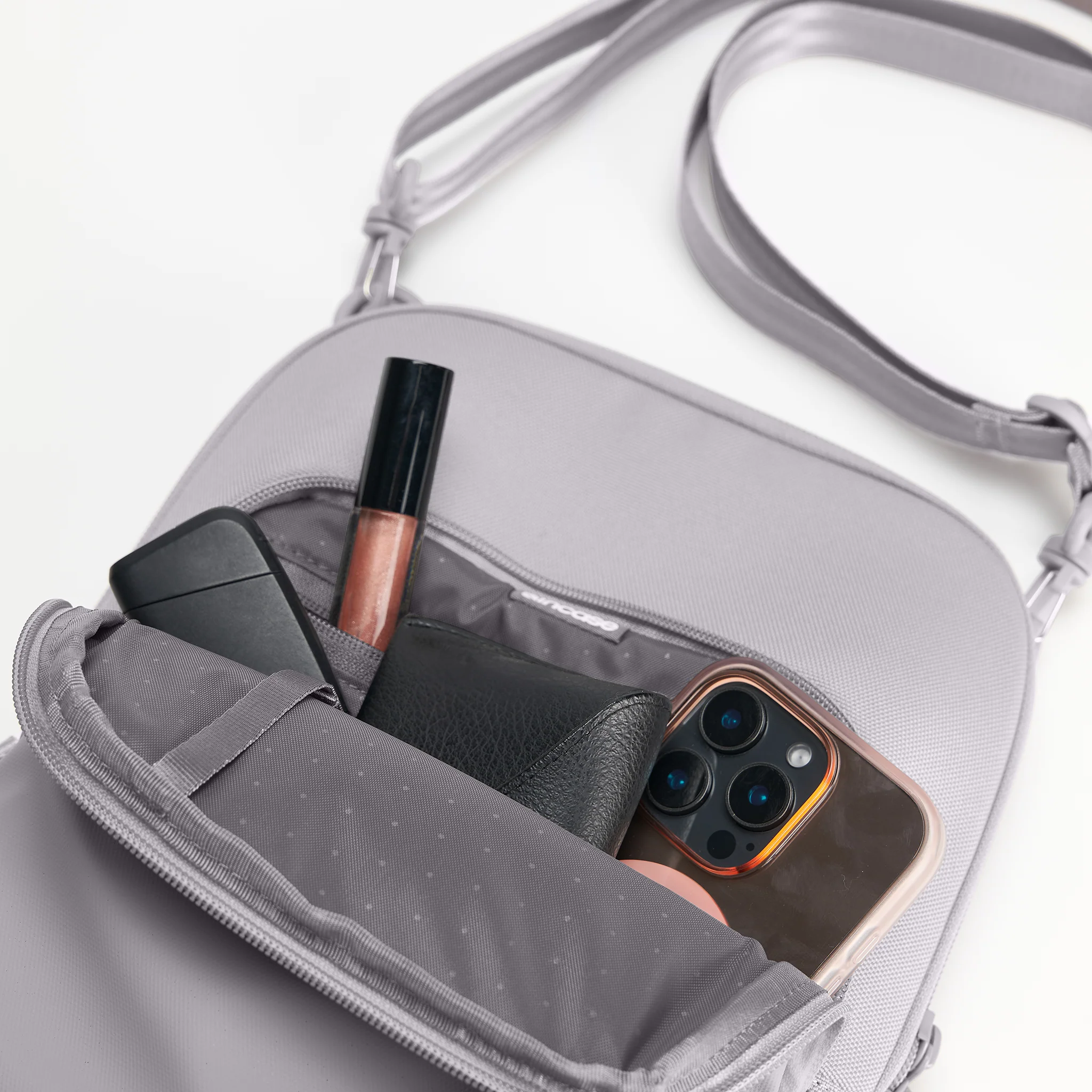 Incase A.R.C. Crossbody Bag 23 Incase A.R.C. Crossbody Bag