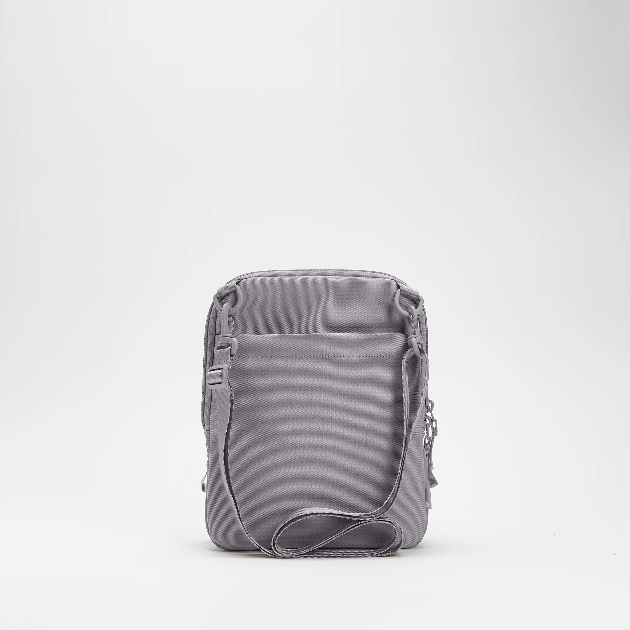 Incase A.R.C. Crossbody Bag 26 Incase A.R.C. Crossbody Bag