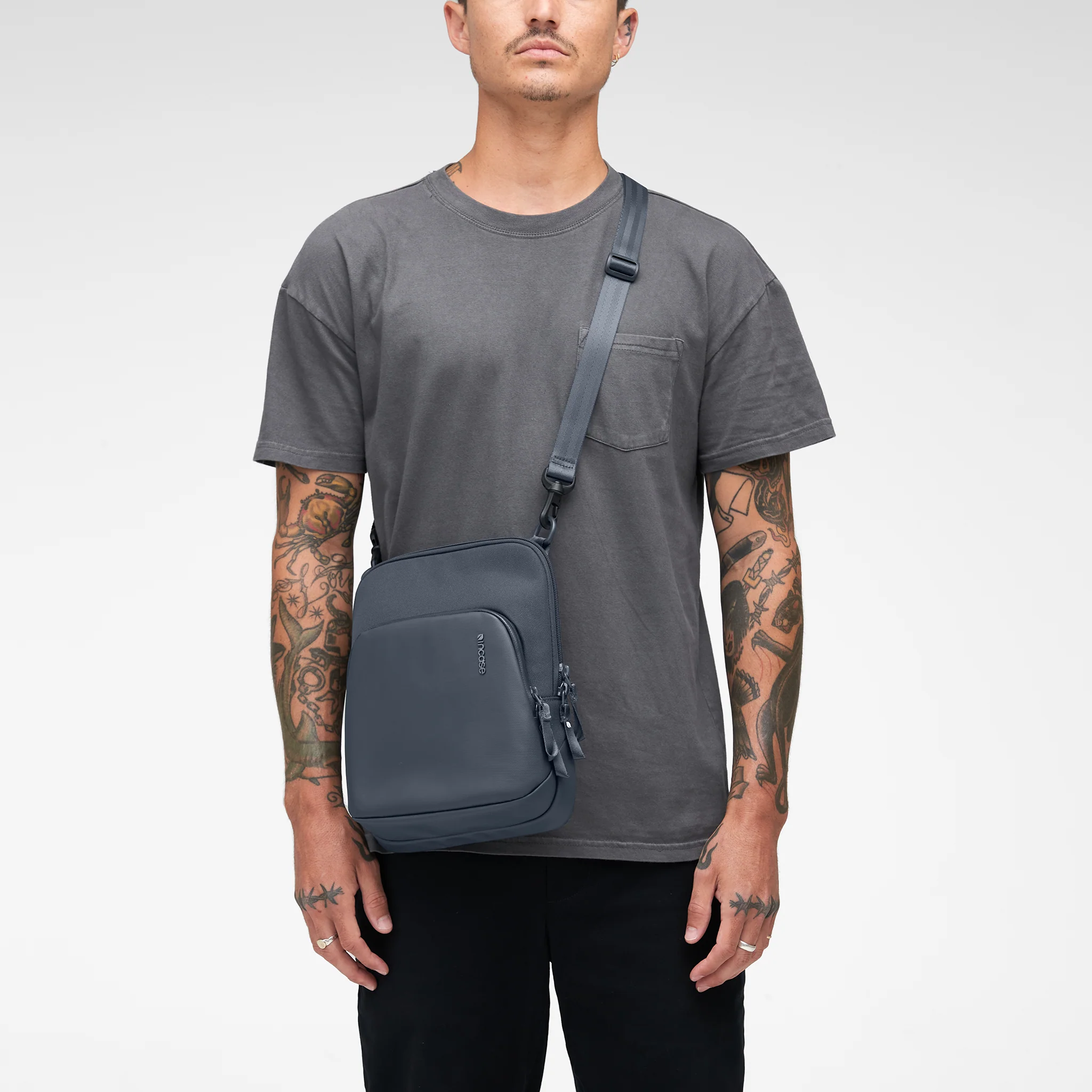 Incase A.R.C. Crossbody Bag 28 Incase A.R.C. Crossbody Bag
