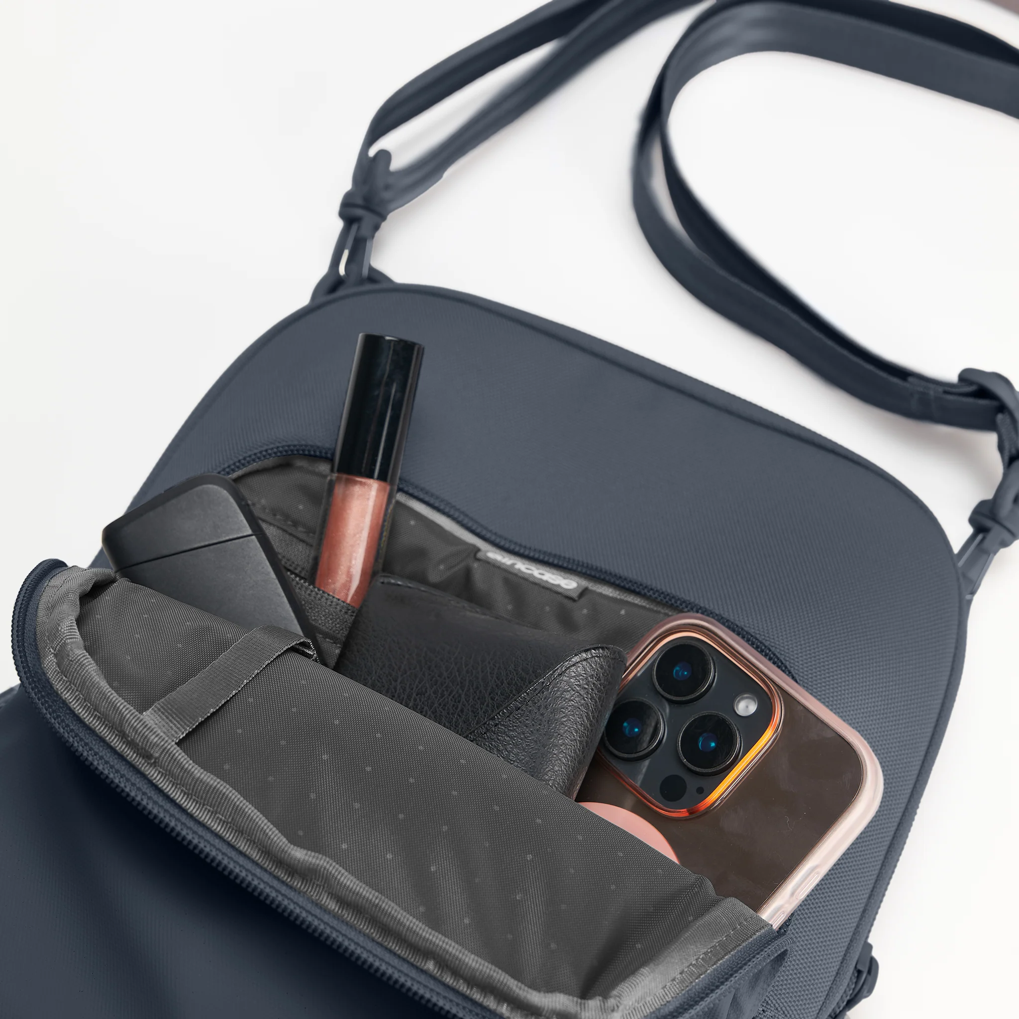 Incase A.R.C. Crossbody Bag 31 Incase A.R.C. Crossbody Bag