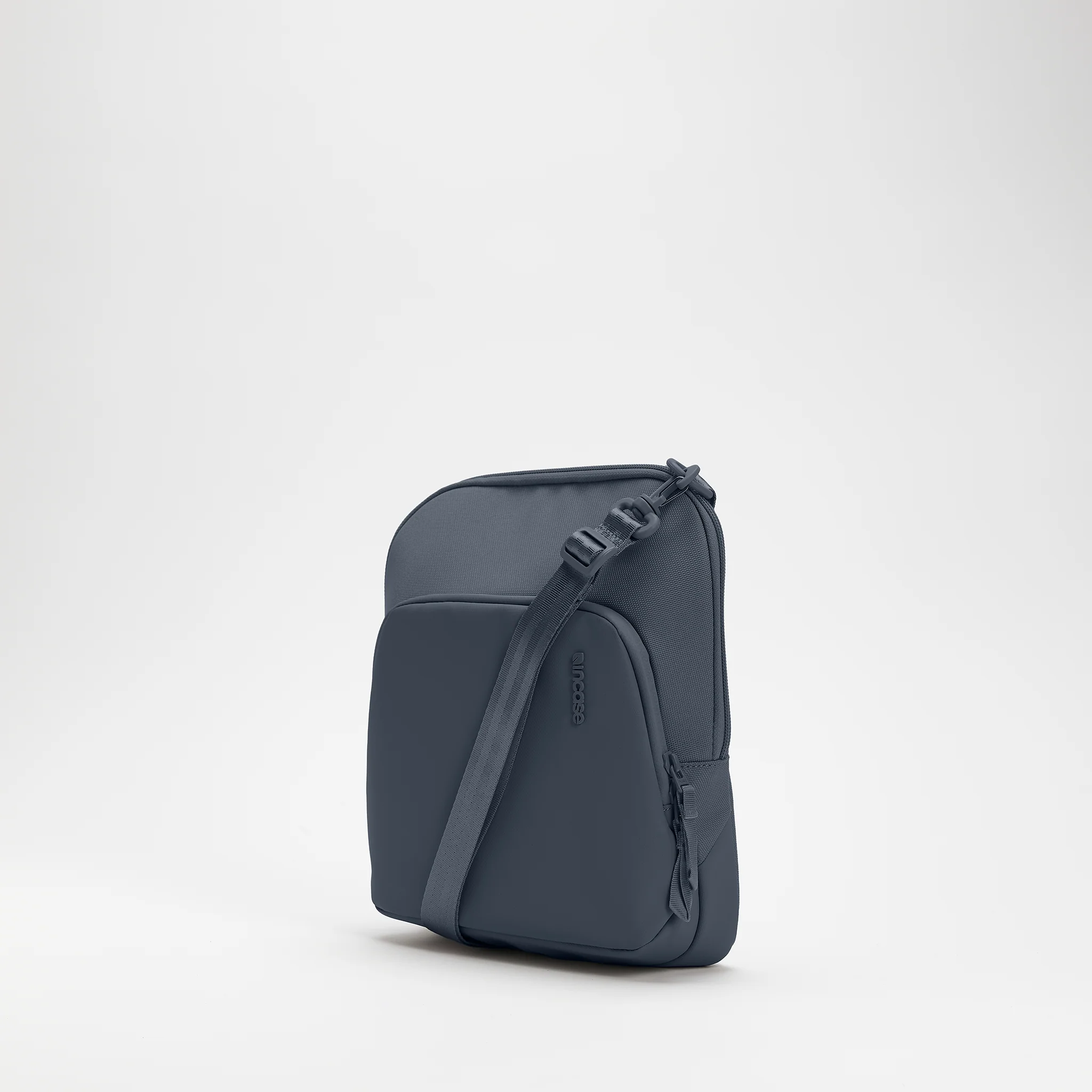 Incase A.R.C. Crossbody Bag 34 Incase A.R.C. Crossbody Bag