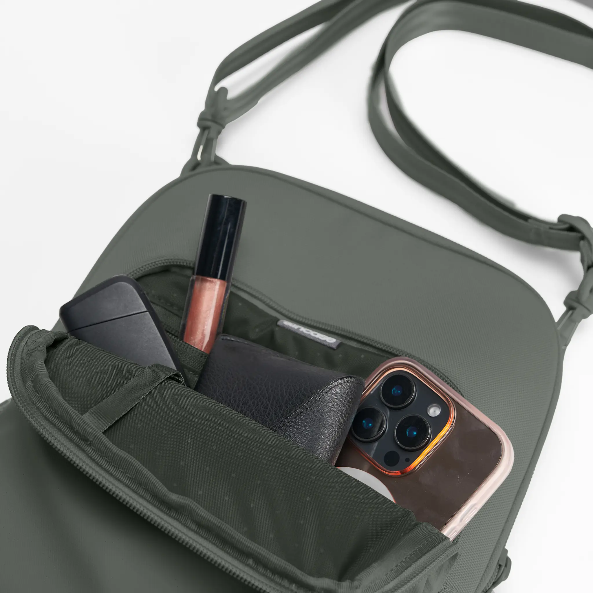 Incase A.R.C. Crossbody Bag 5 Incase A.R.C. Crossbody Bag