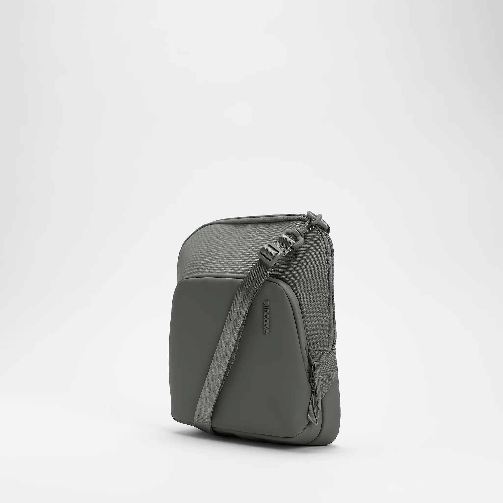 Incase A.R.C. Crossbody Bag 7 Incase A.R.C. Crossbody Bag