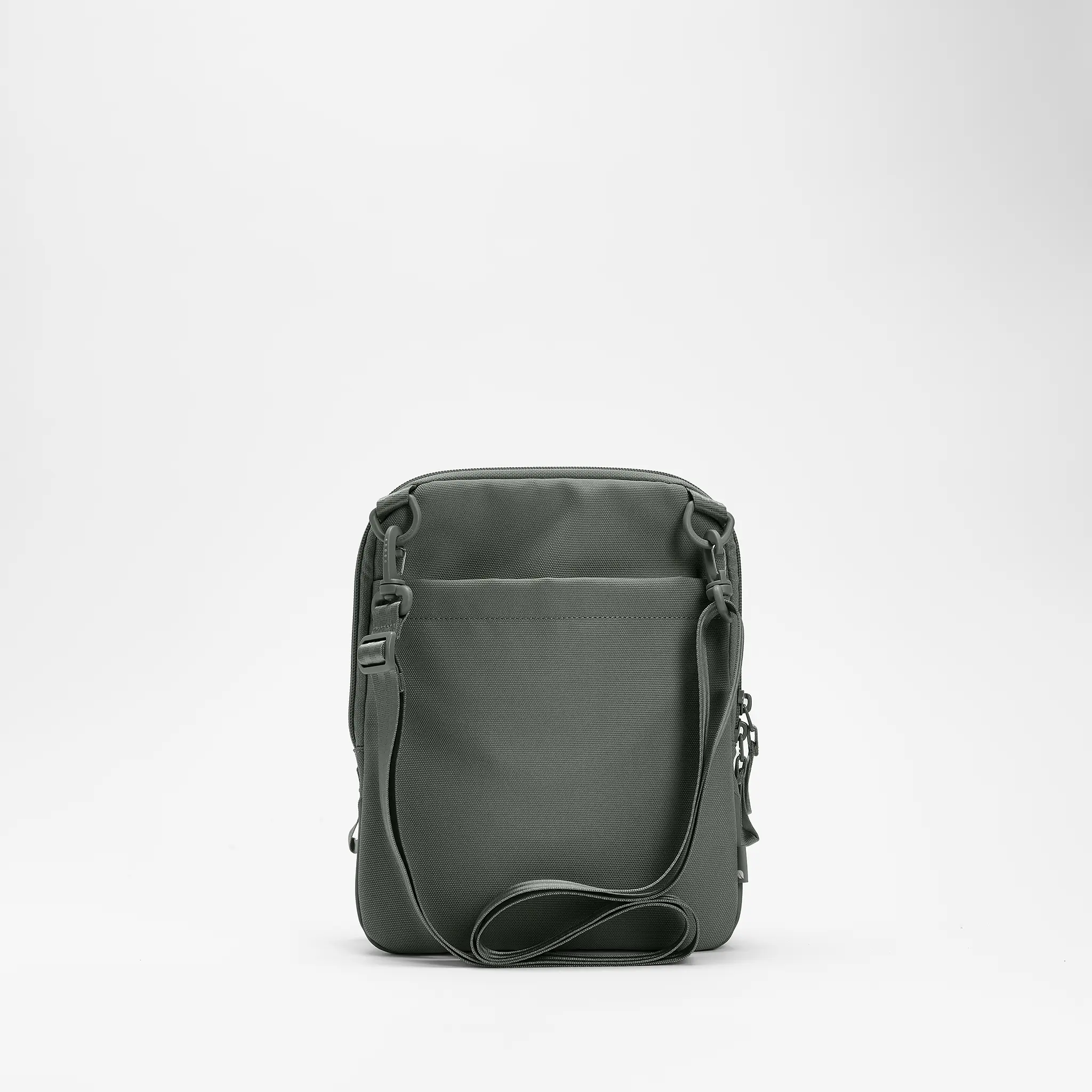 Incase A.R.C. Crossbody Bag 8 Incase A.R.C. Crossbody Bag