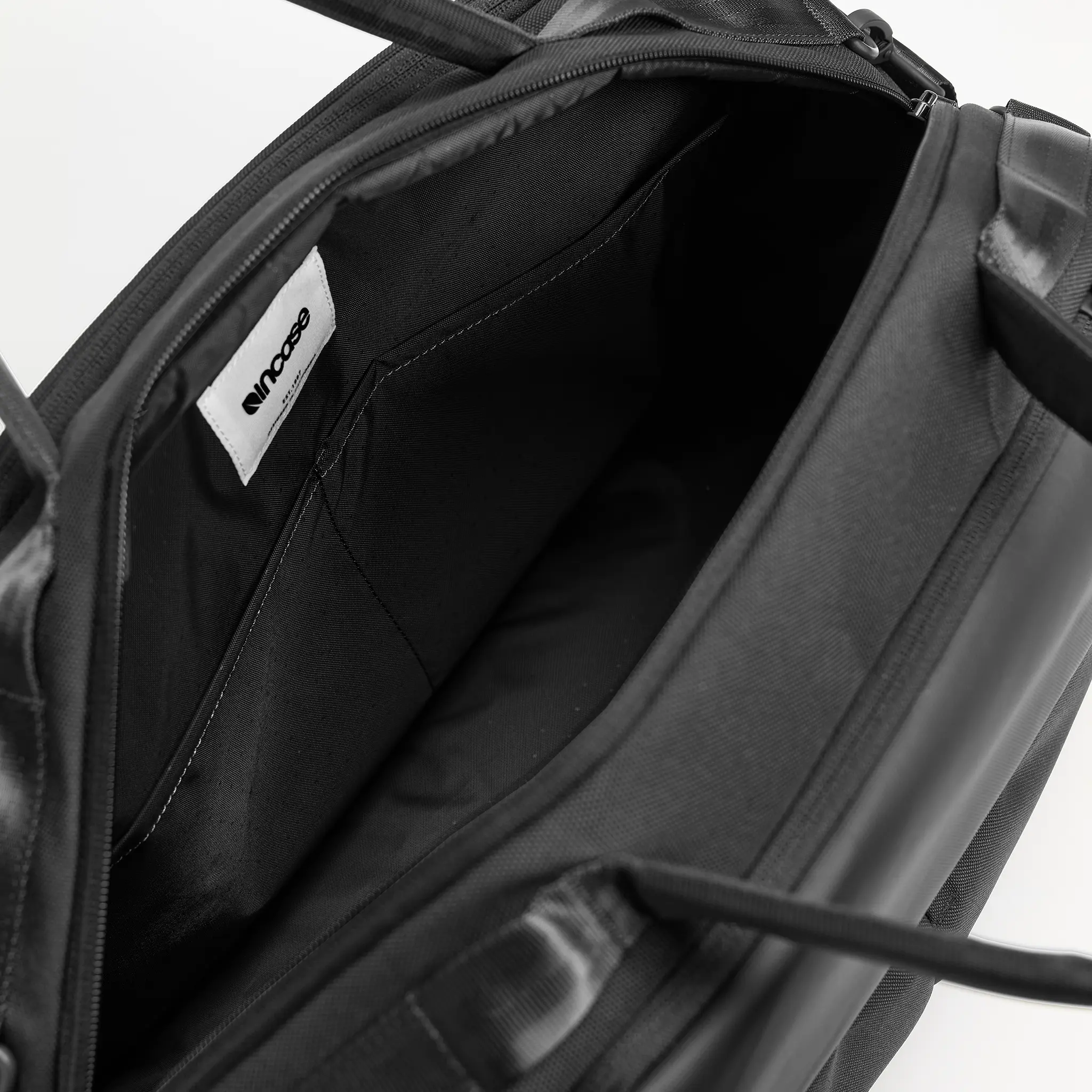 Incase A.R.C. Duffel - 40L