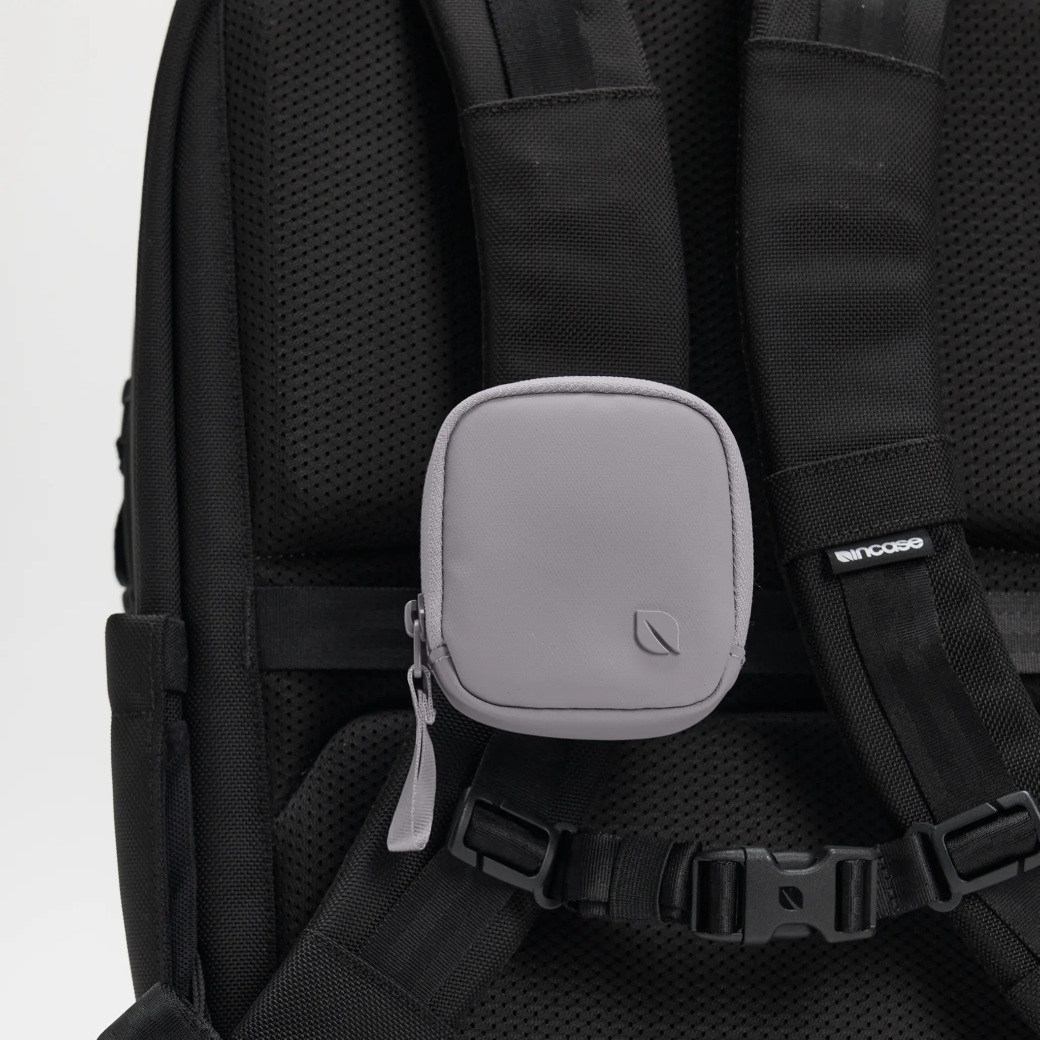 Incase A.R.C. Compact Pouch